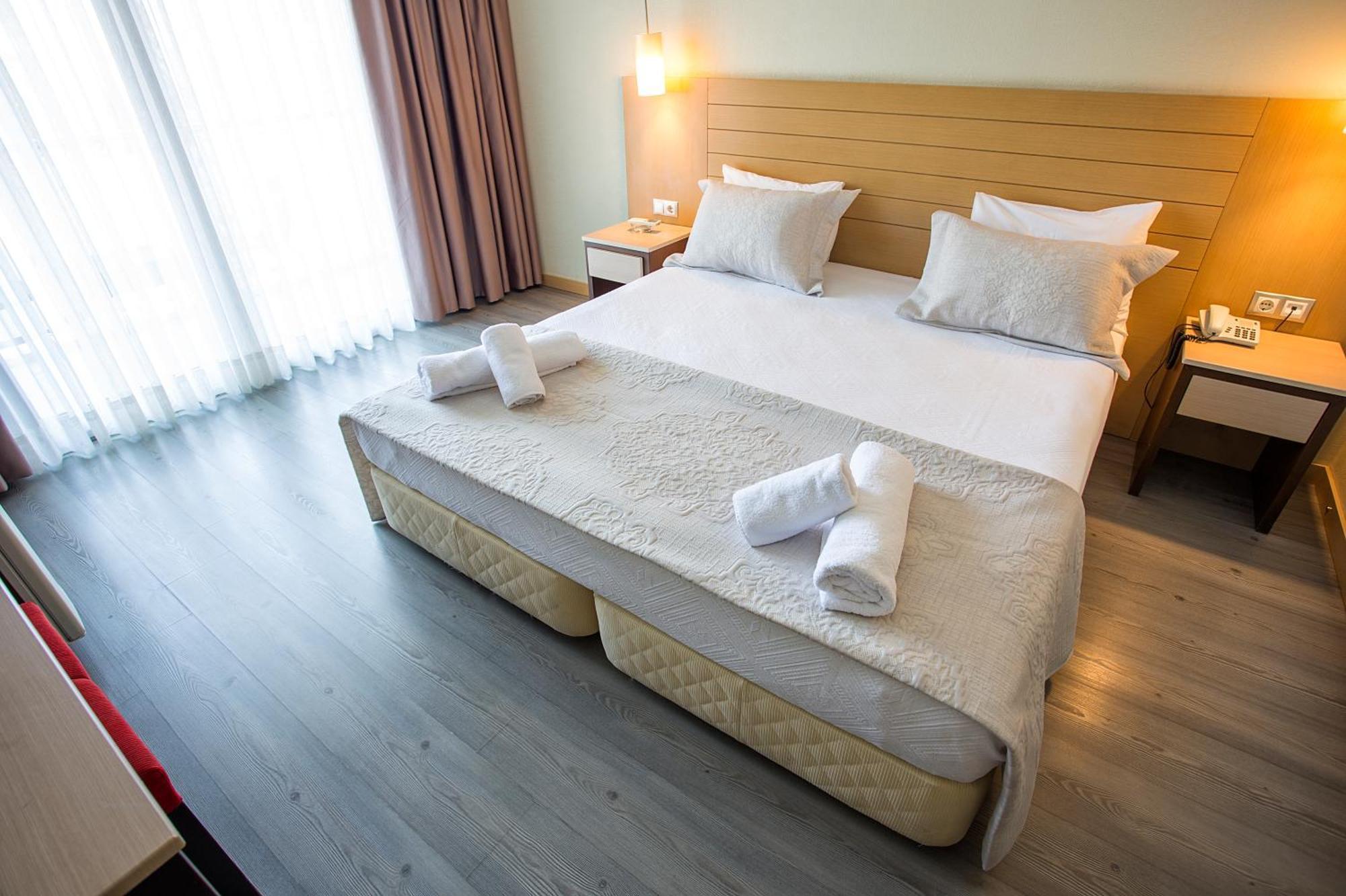 Cilek Marina Otel Чесме Екстериор снимка