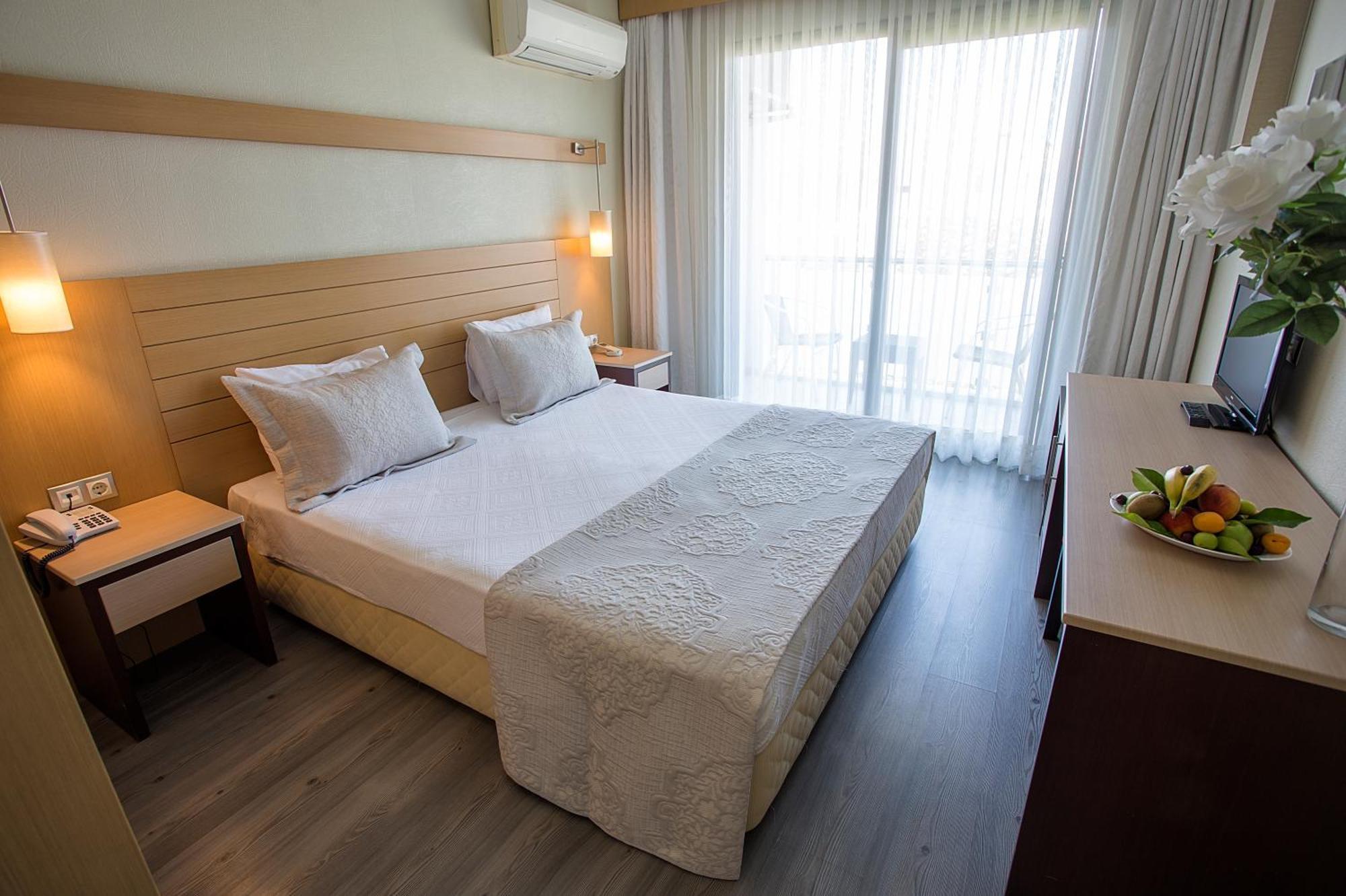 Cilek Marina Otel Чесме Екстериор снимка