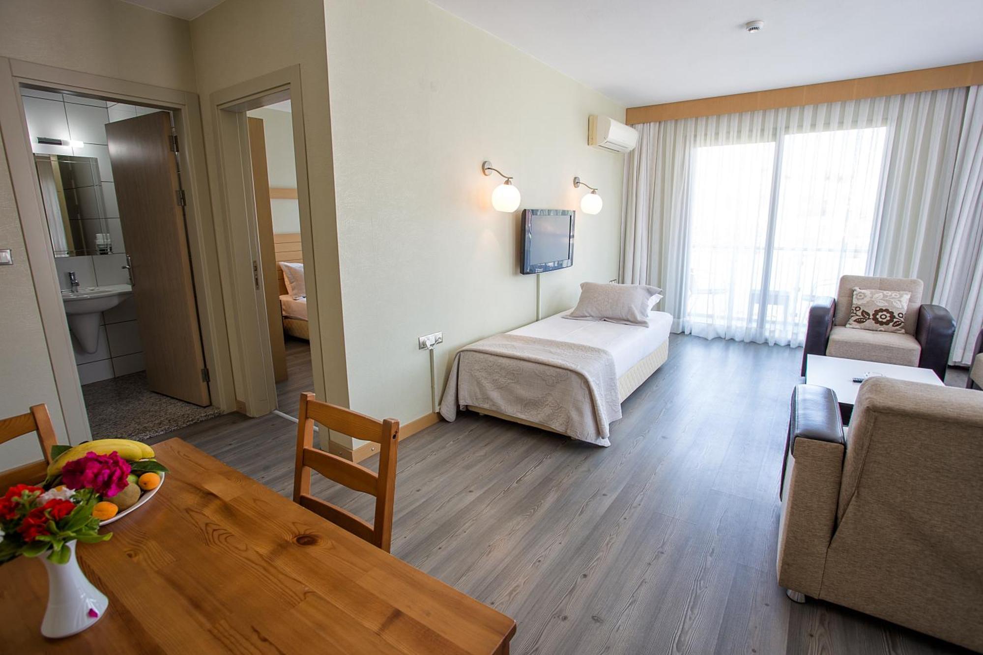 Cilek Marina Otel Чесме Екстериор снимка