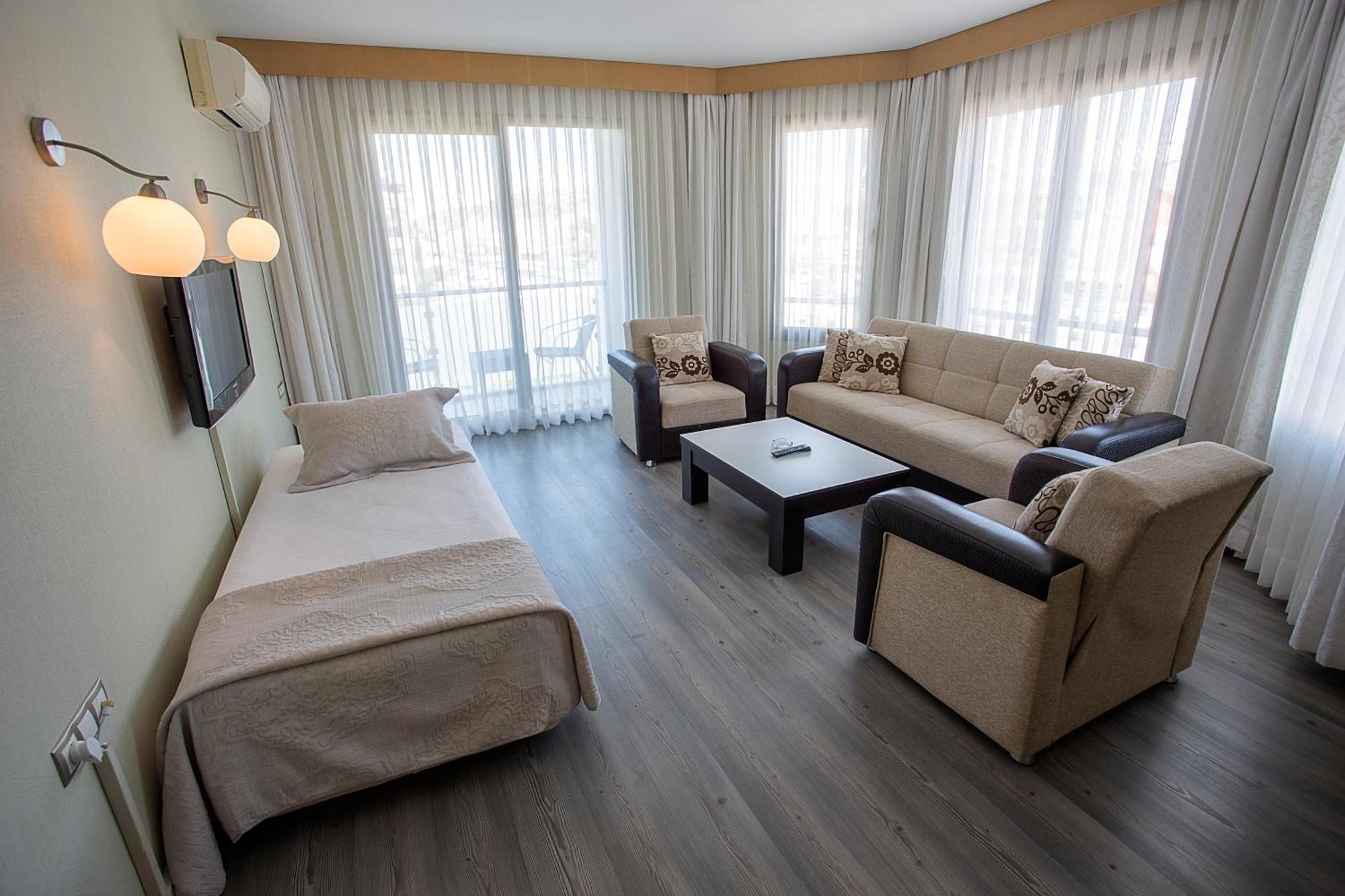 Cilek Marina Otel Чесме Екстериор снимка